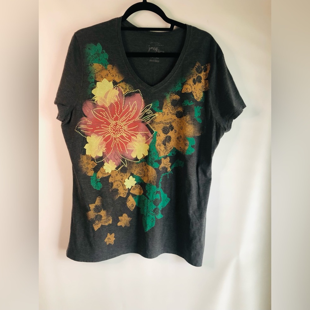 Flower Print T-shirt Gray 1X V Neck